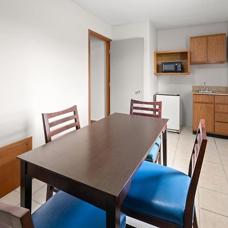 Days Inn By Wyndham Wauseon Bagian luar foto