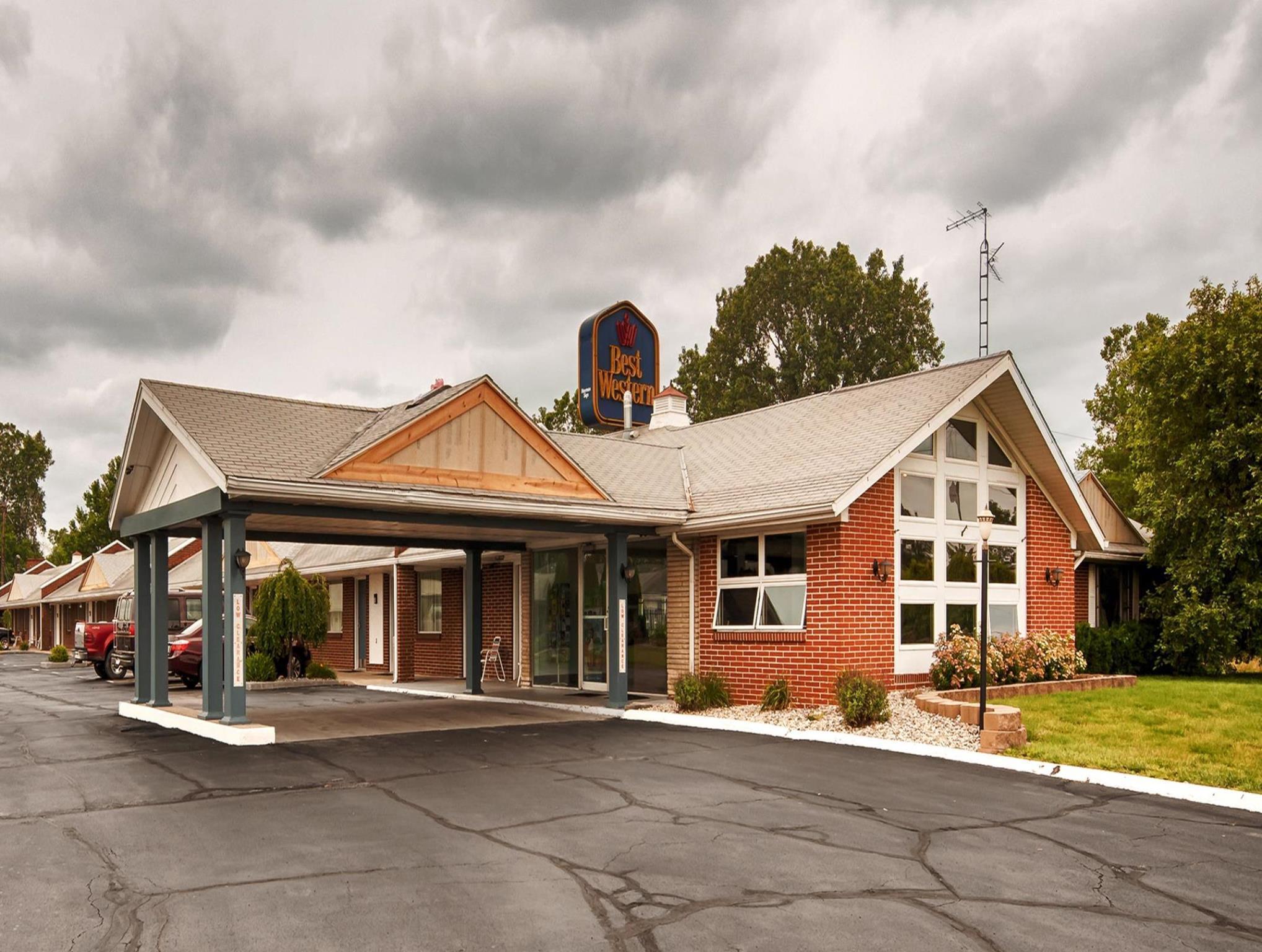 Days Inn By Wyndham Wauseon Bagian luar foto