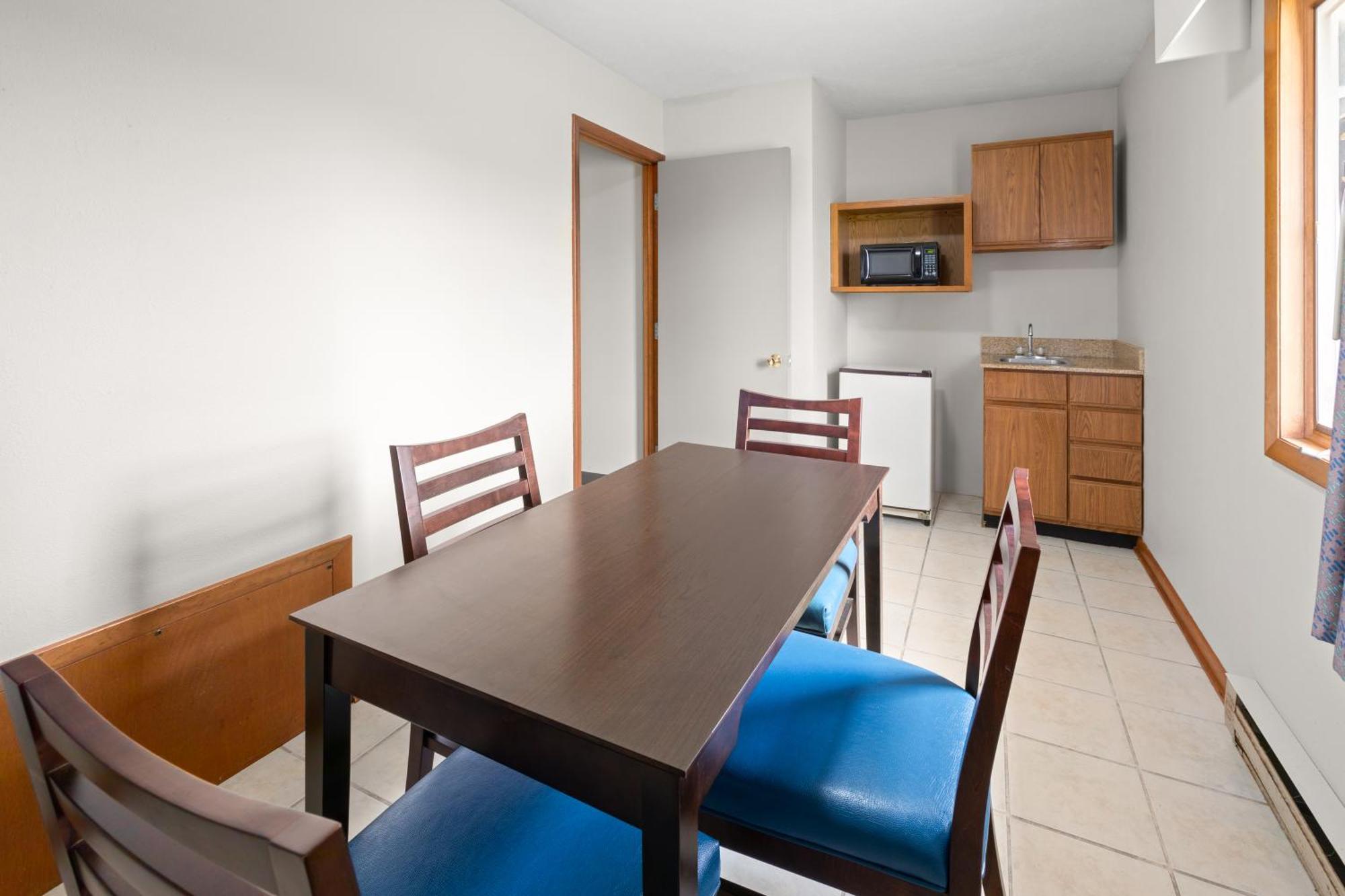 Days Inn By Wyndham Wauseon Bagian luar foto