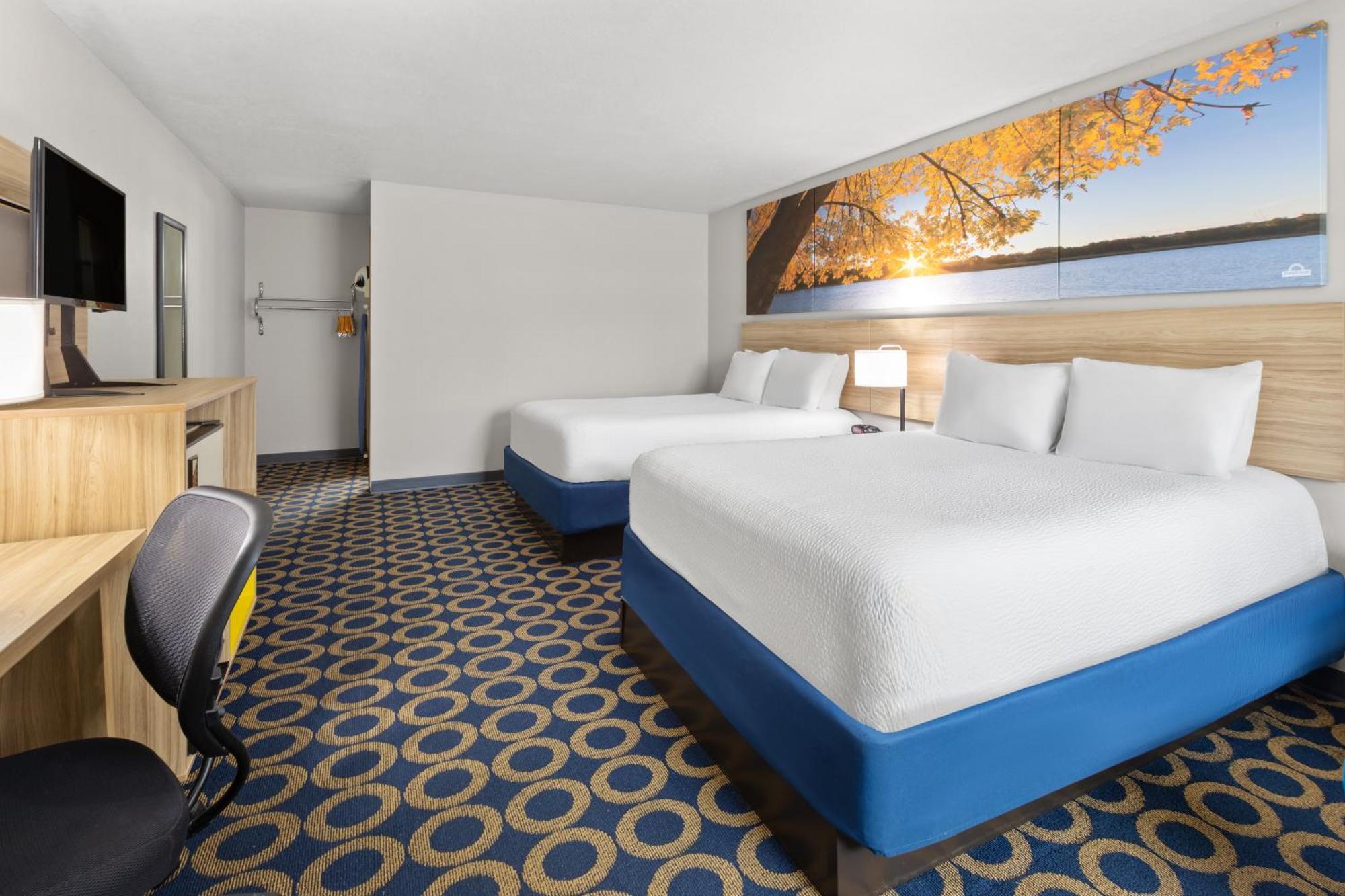 Days Inn By Wyndham Wauseon Bagian luar foto
