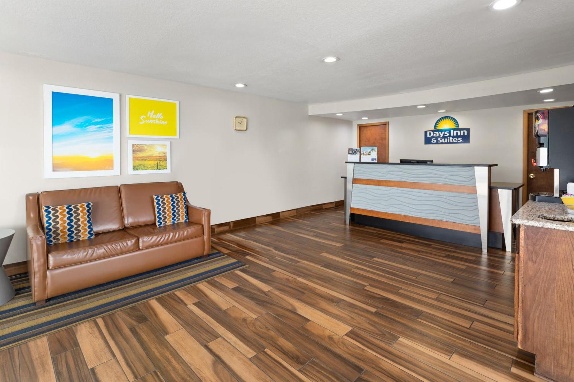 Days Inn By Wyndham Wauseon Bagian luar foto