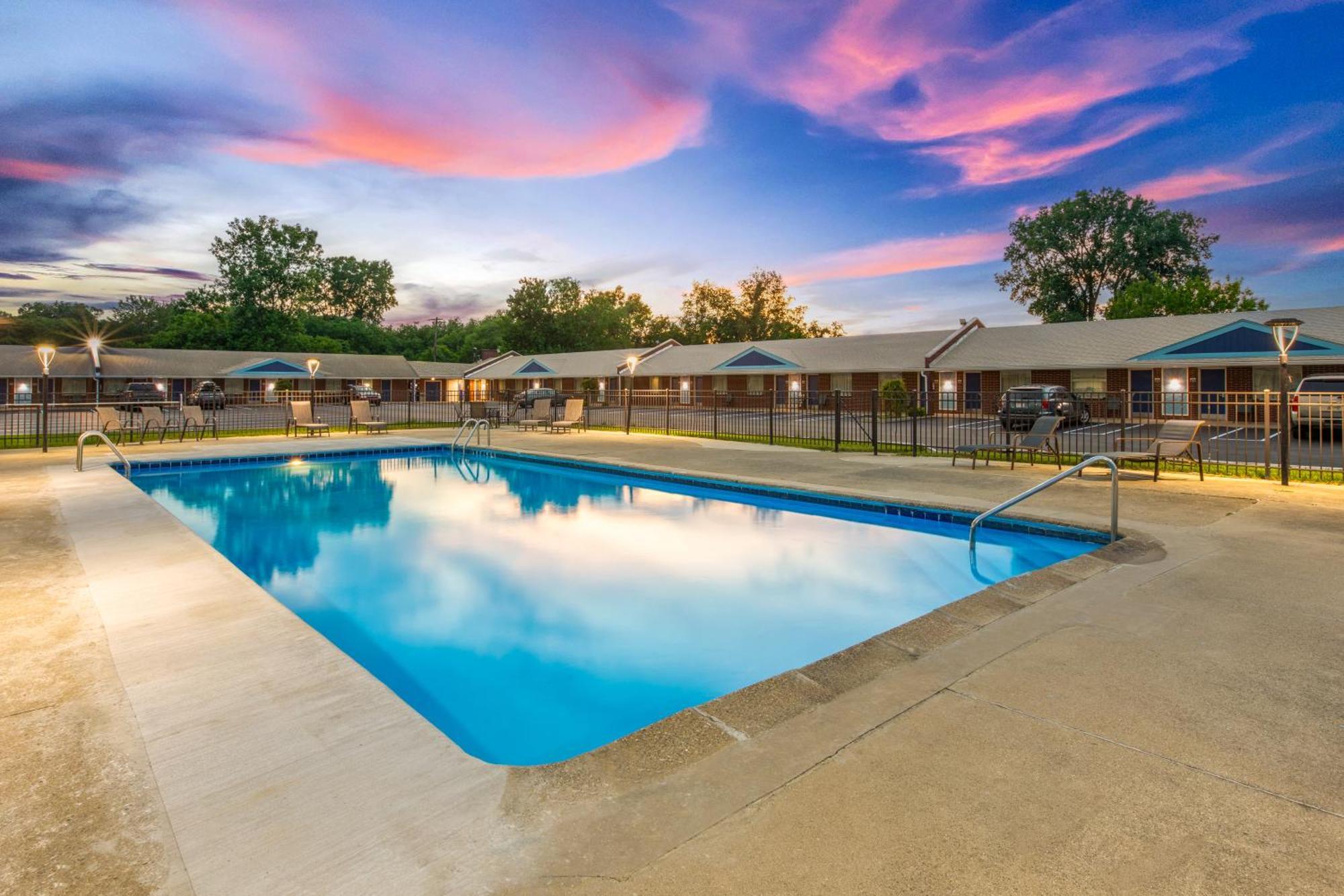 Days Inn By Wyndham Wauseon Bagian luar foto