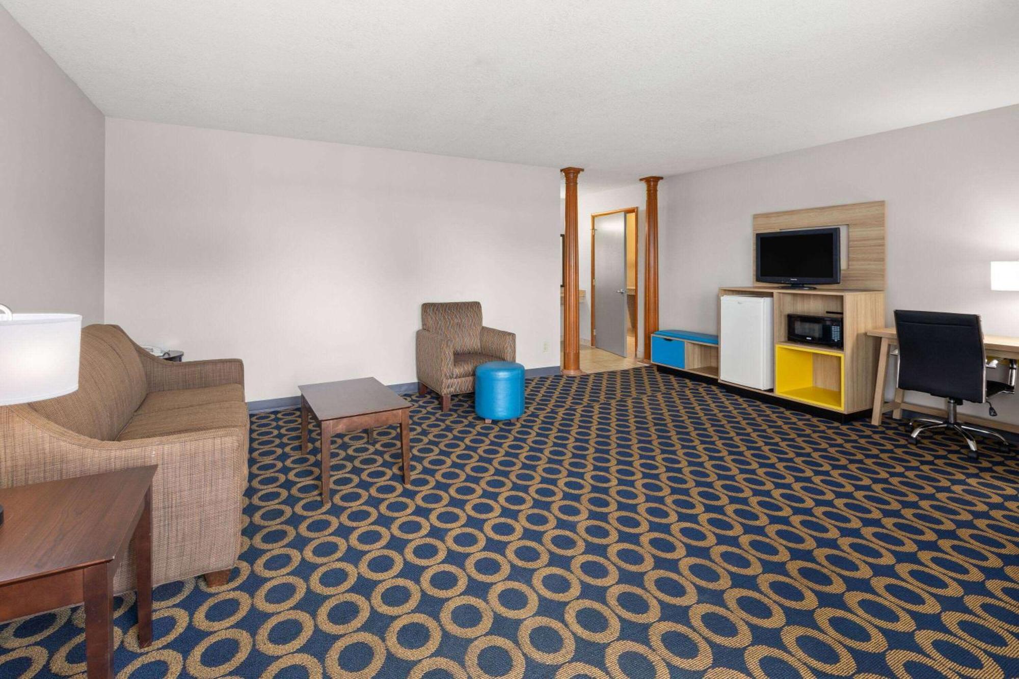 Days Inn By Wyndham Wauseon Bagian luar foto