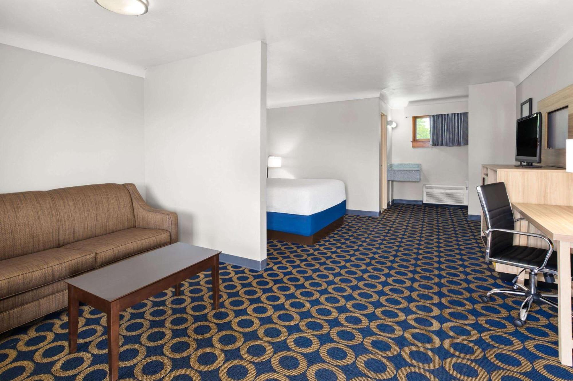 Days Inn By Wyndham Wauseon Bagian luar foto