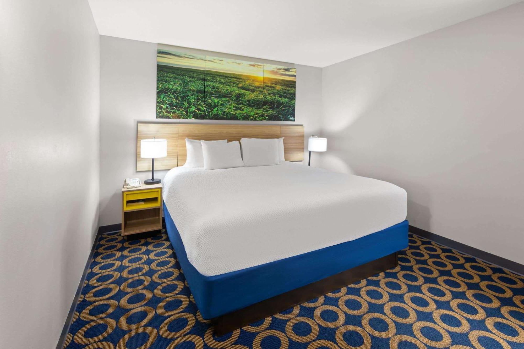 Days Inn By Wyndham Wauseon Bagian luar foto