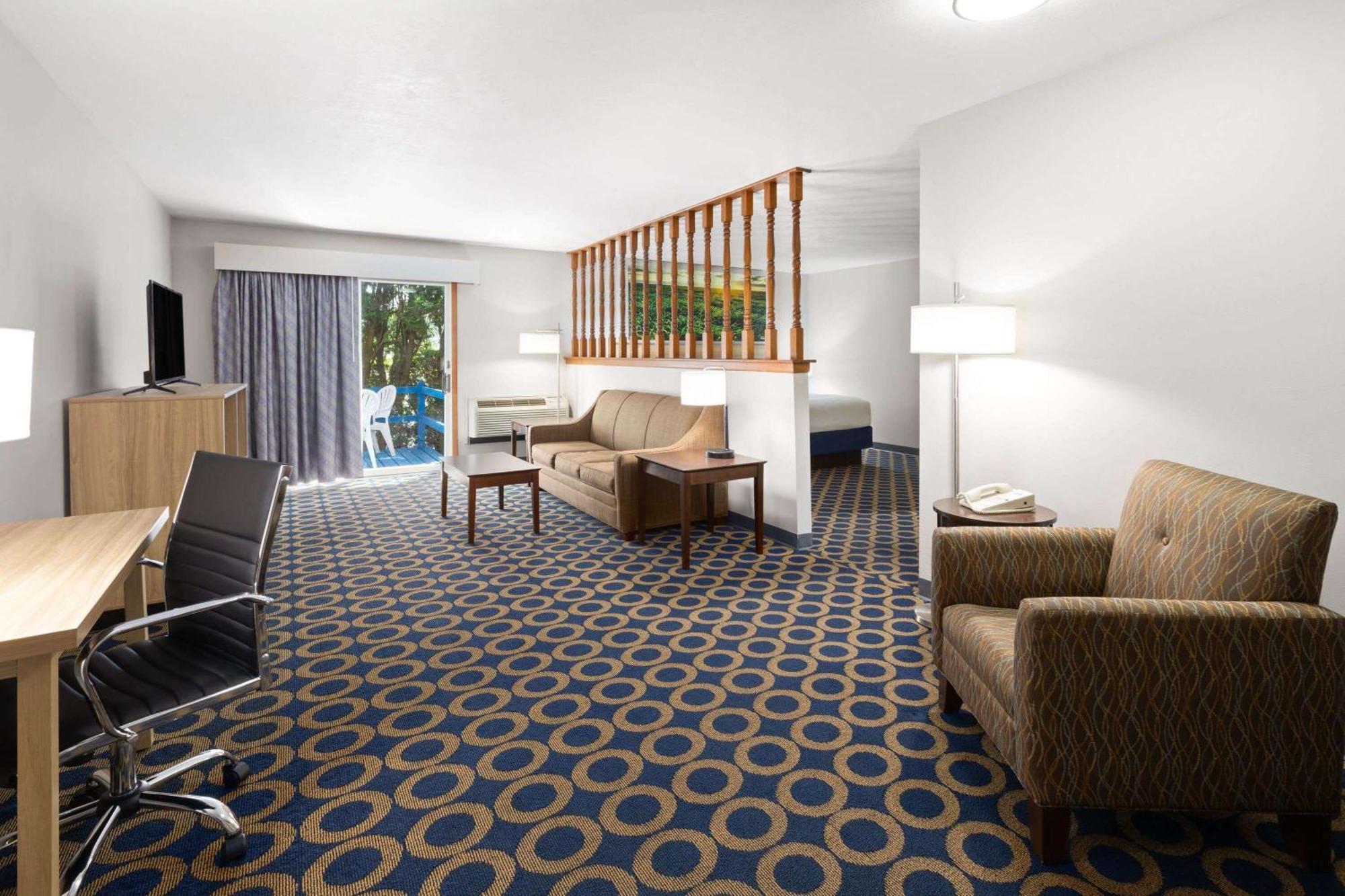 Days Inn By Wyndham Wauseon Bagian luar foto