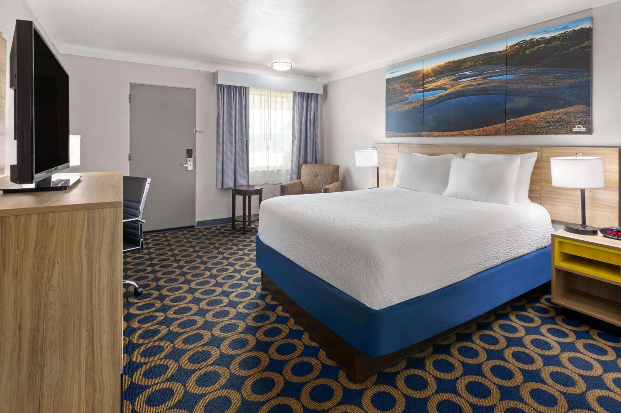 Days Inn By Wyndham Wauseon Bagian luar foto
