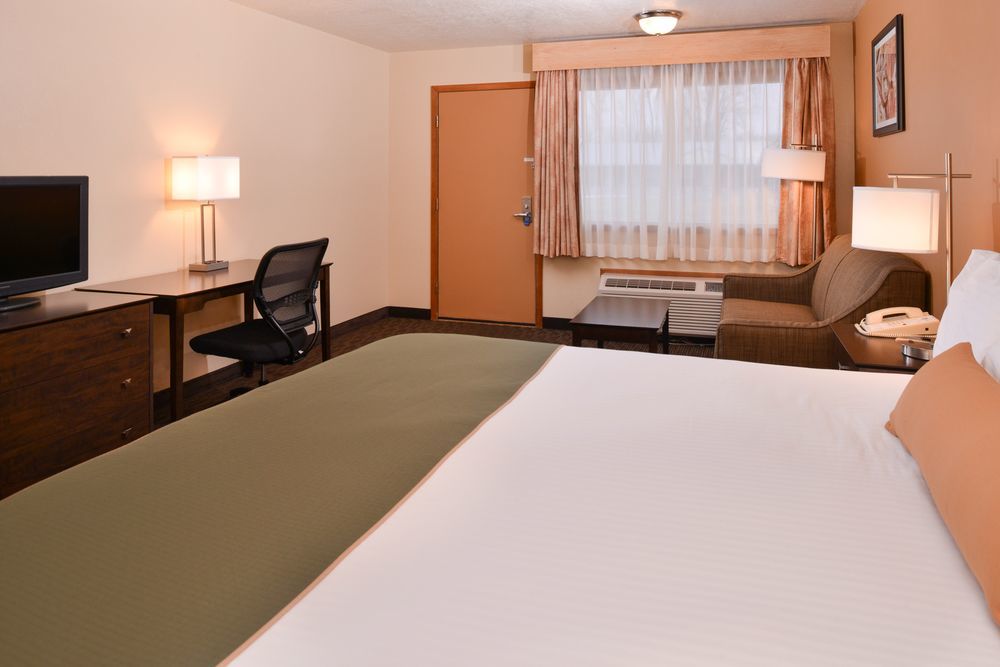 Days Inn By Wyndham Wauseon Bagian luar foto