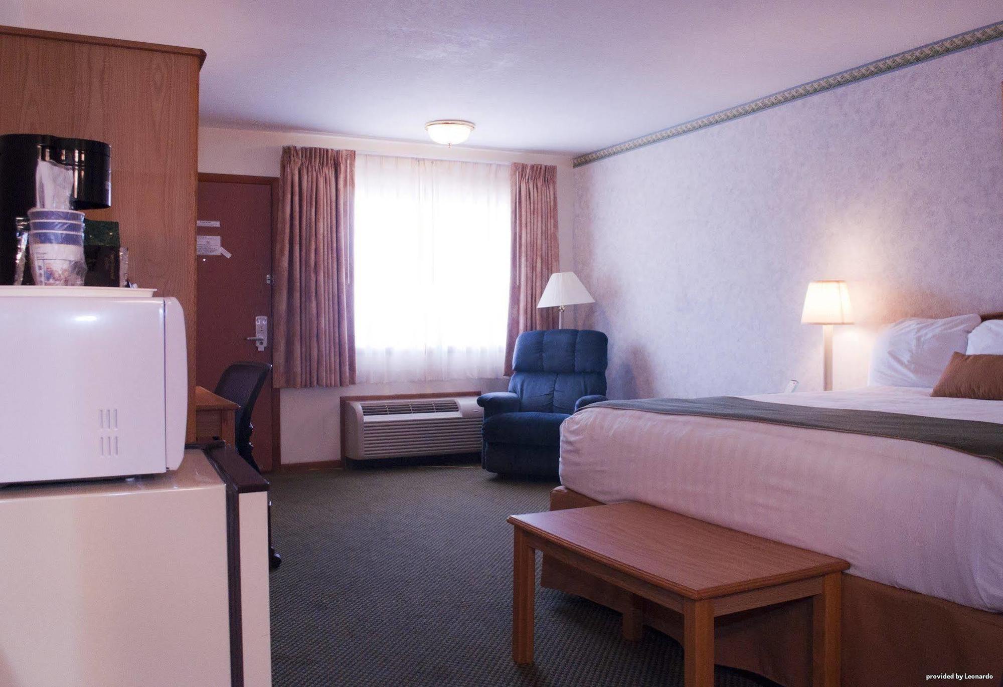 Days Inn By Wyndham Wauseon Bagian luar foto