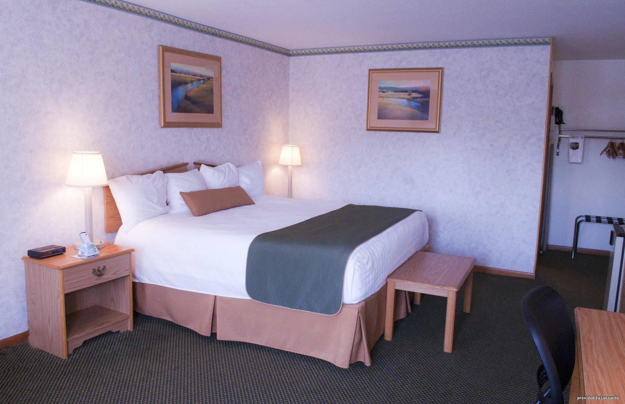 Days Inn By Wyndham Wauseon Bagian luar foto
